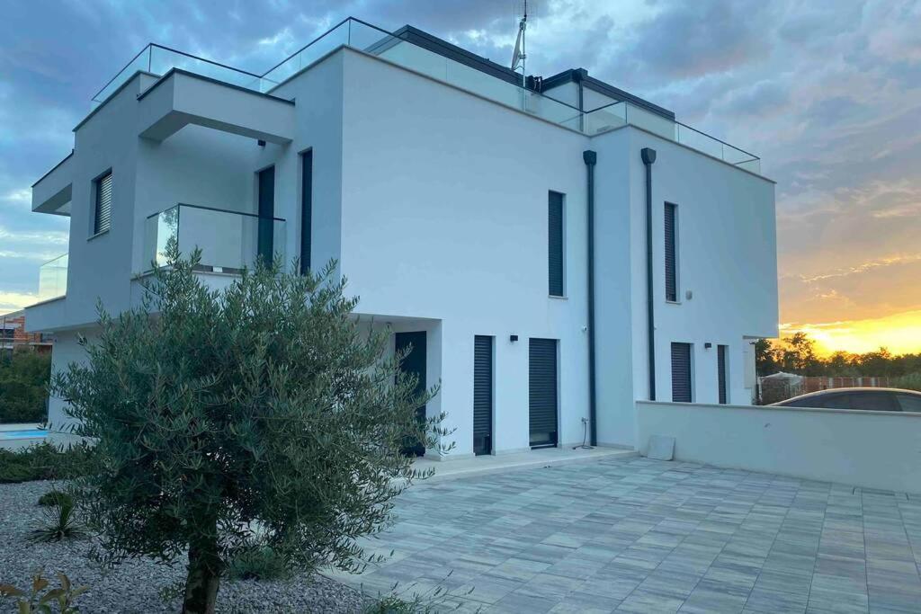 Villa Lujo Porec フンタナ エクステリア 写真